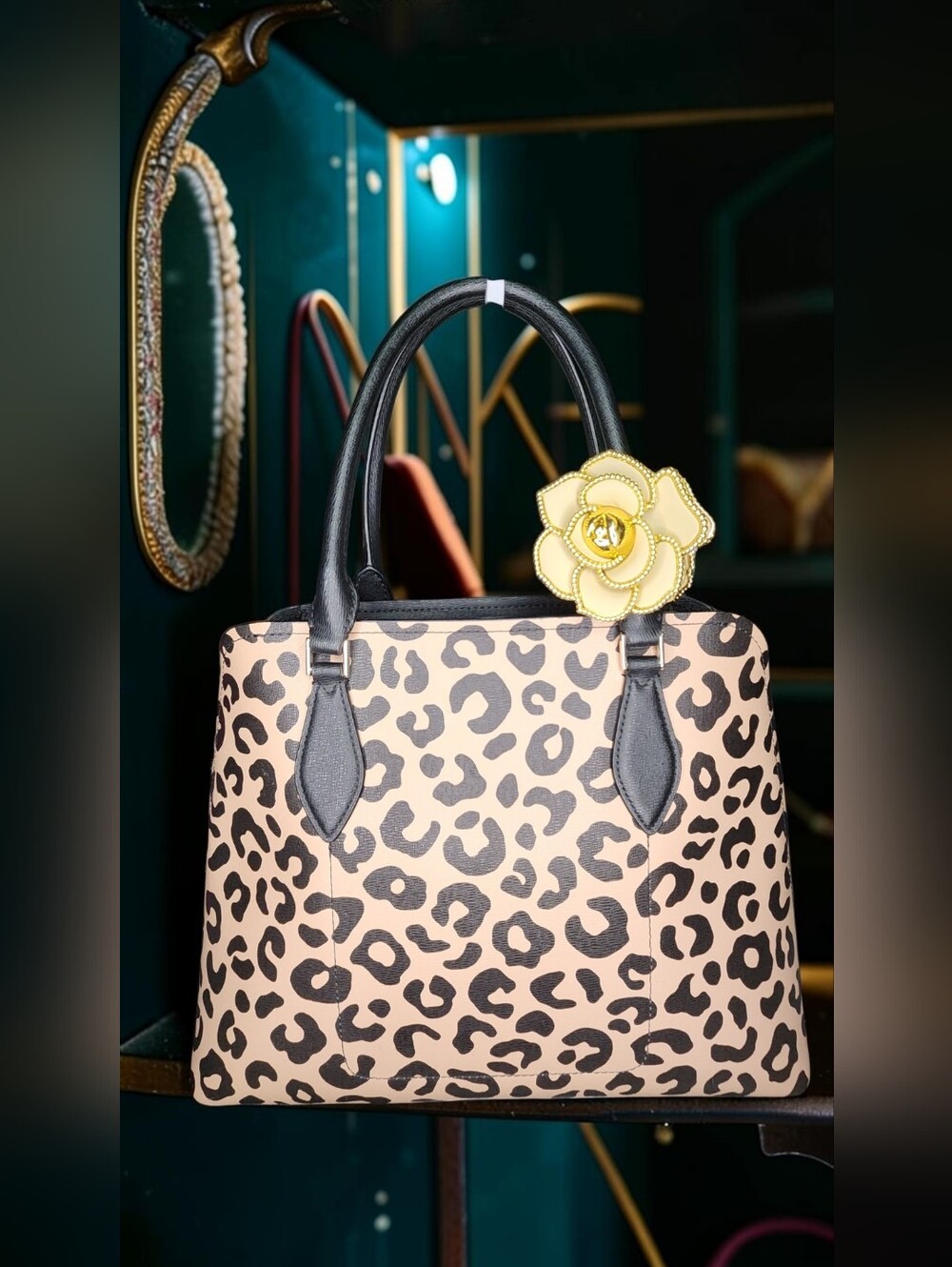 **SOLD**Kate Spade New York Darcy Graphic Leopard Large Satchel - Picture 7 of 16